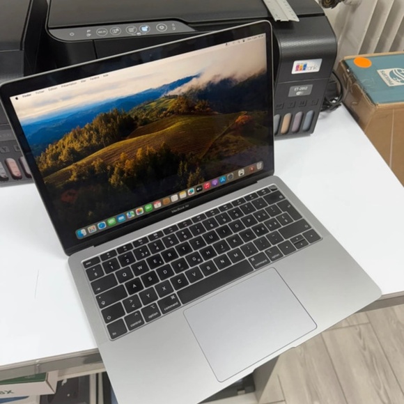 MacBook Air 13inch- 2018, 128GB in good mint condition - Picture 2 of 10
